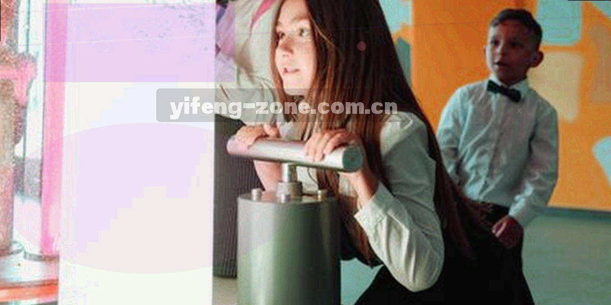 分成 21 段的横向季度色带，部分段落用高原红标记变动